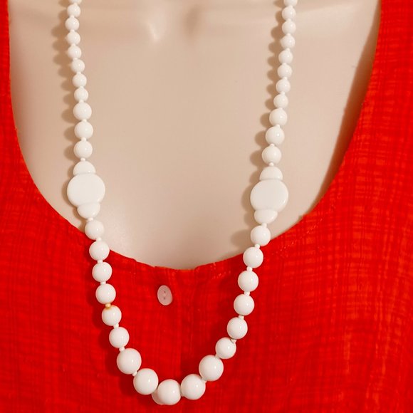 Vintage 1970s Miriam Haskell Vintage White Milk Glass Bead Necklace - Picture 1 of 5